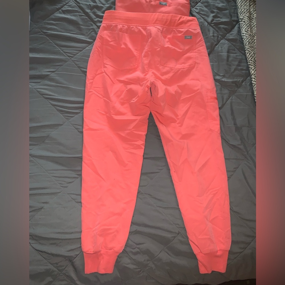 Women’s S Figs Set